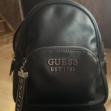 Кожаный рюкзак Guess
