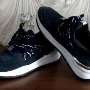 НОВЫЕ КРОССОВКИ ГЕРМАНИЯ Размер 37