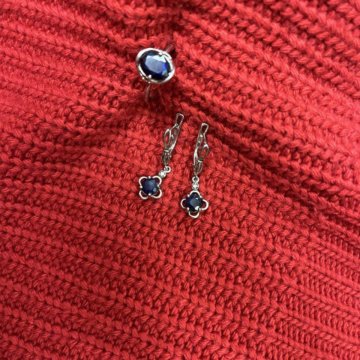 Комплект украшений из серебра: кольцо и серьги