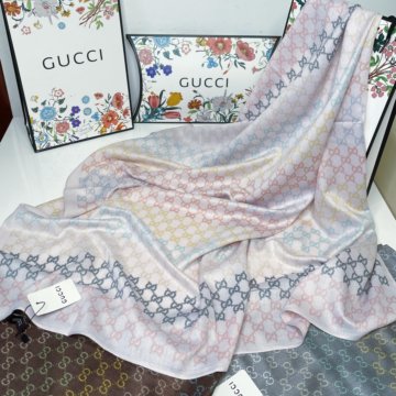 Теплый платок Gucci