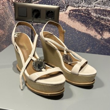 Босоножки Armani