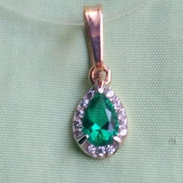 Золотая подвеска с изумрудом 585