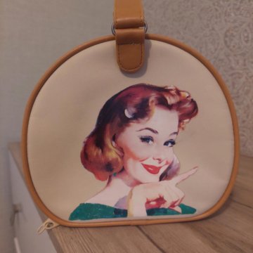 Косметичка большая Avon