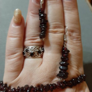 Новый комплект с нат.гранатом,серебро