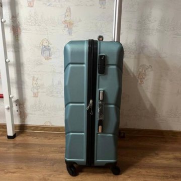 Чемодан на колесах размер L новый