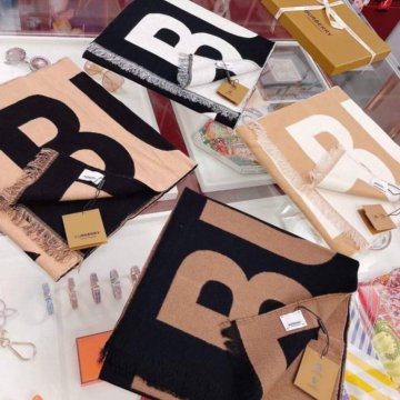 Двухсторонние шарфы Buberry