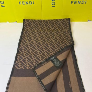 Двухсторонние шарфы Fendi