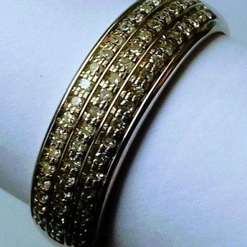 С бриллиантами золотое кольцо,новое.