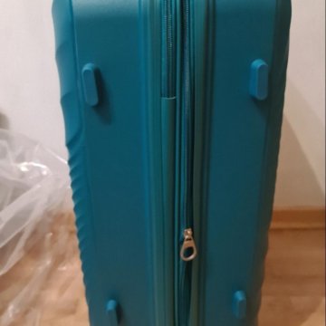 Чемодан, размер М