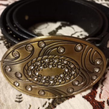 Ремень с большой пряжкой кожа