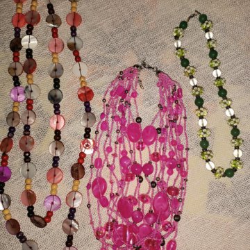 Бусы,колье красивые что-то привозное