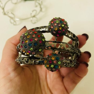 Браслет с камнями