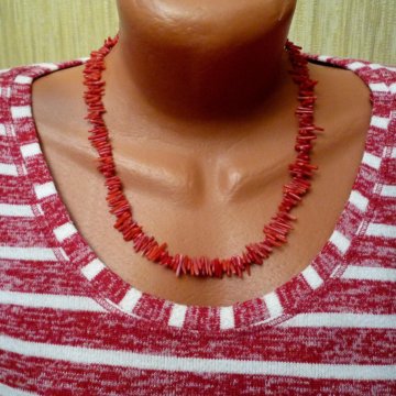 Бусы, чокер из игольчатого коралла