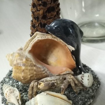 Фигурка с дельфином и крабиком