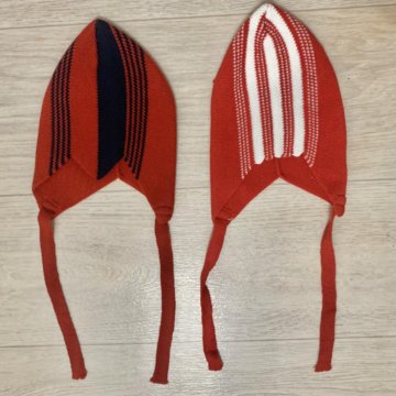 Детские шапочки в советском стиле. Есть обе.