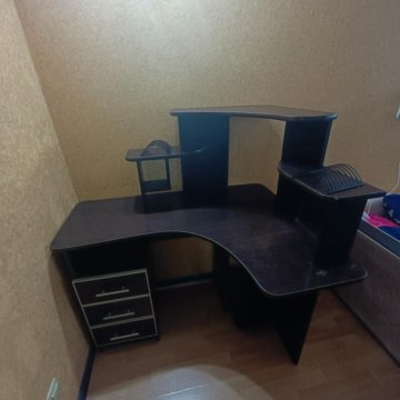 Компьютерный стол угловой