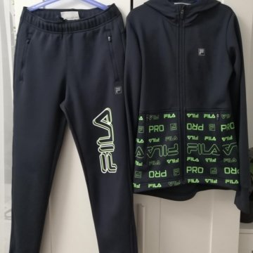 Продам спортивный костюм