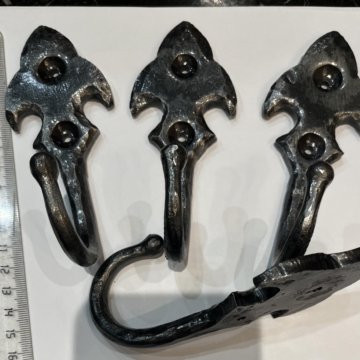 Кованый крючок