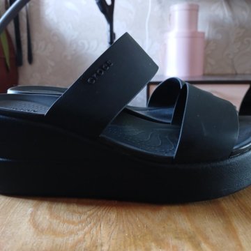 Сандалии crocs