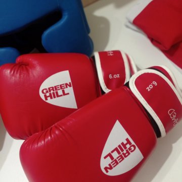 Боксерские перчатки