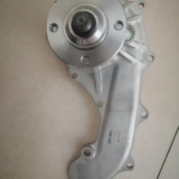 Помпа охлаждения двигателя..