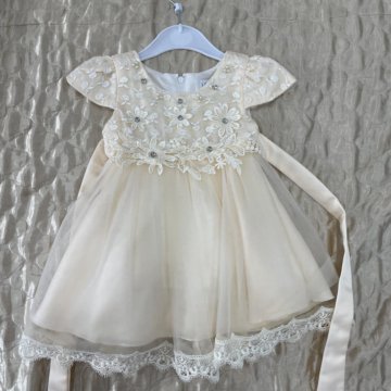 Платье на девочку новое