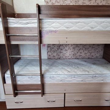 Двухъярусная кровать