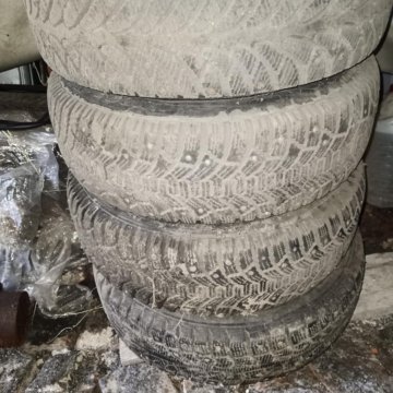 Шины с дисками зимние.