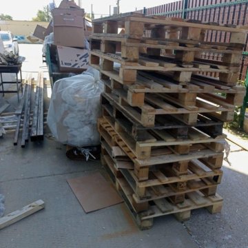 Вывезти палеты,и упаковку