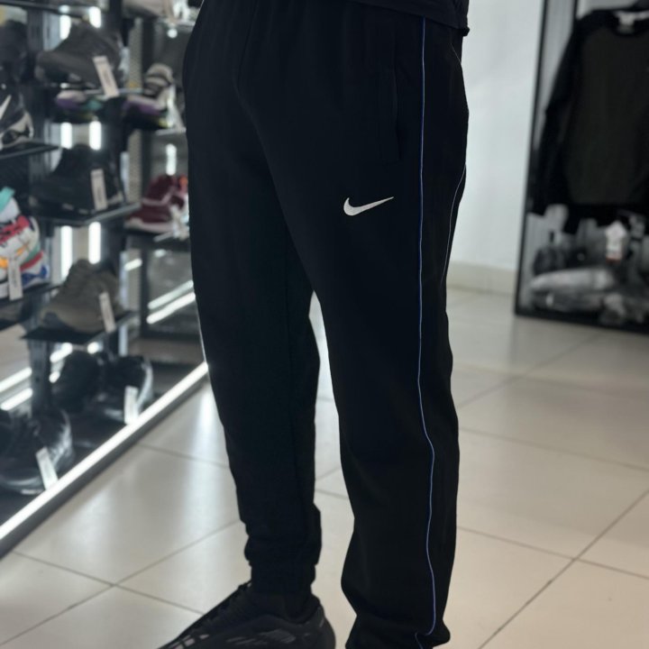 Спортивные штаны Nike