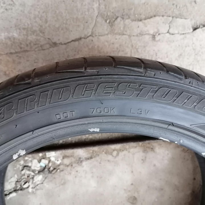 Пара отличных R17 шин 215*45 Bridgestone лето