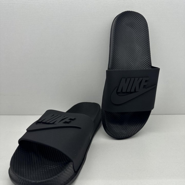 Сланцы Nike