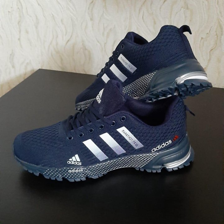 Кроссовки Adidas.