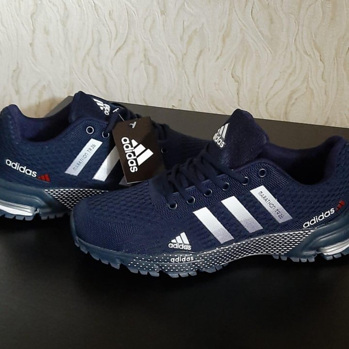 Кроссовки Adidas.