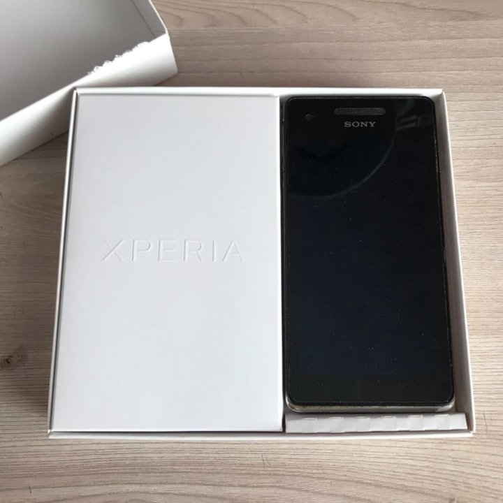 Телефон Sony Xperia V на запчасти