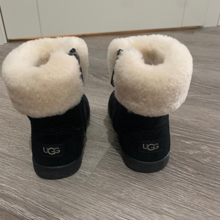 Ugg p. 23,5