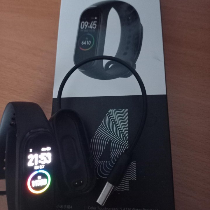 Часы adidas и Фитнес-браслет Xiaomi Mi band 4