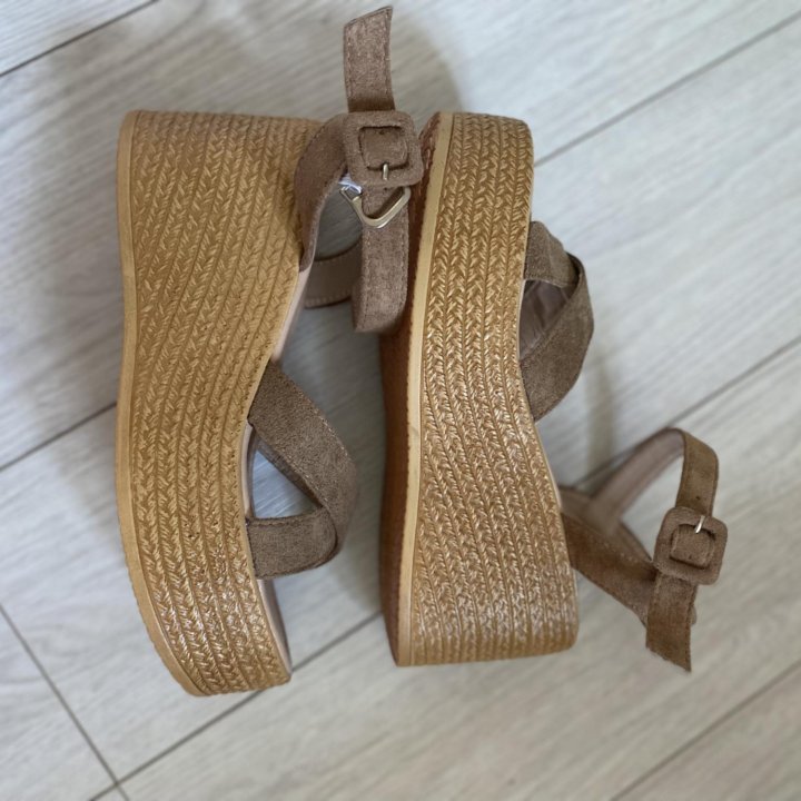 Босоножки на платформе