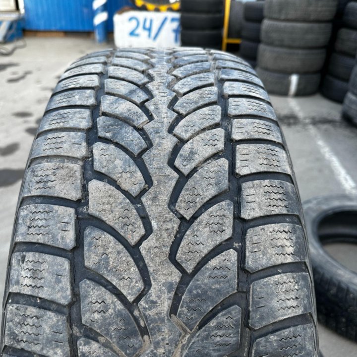 265/65/17 Bridgestone Blizzak LM80