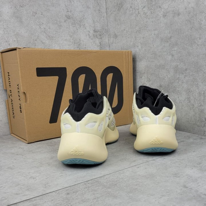 Мужские кроссовки Adidas Yeezy boost 700