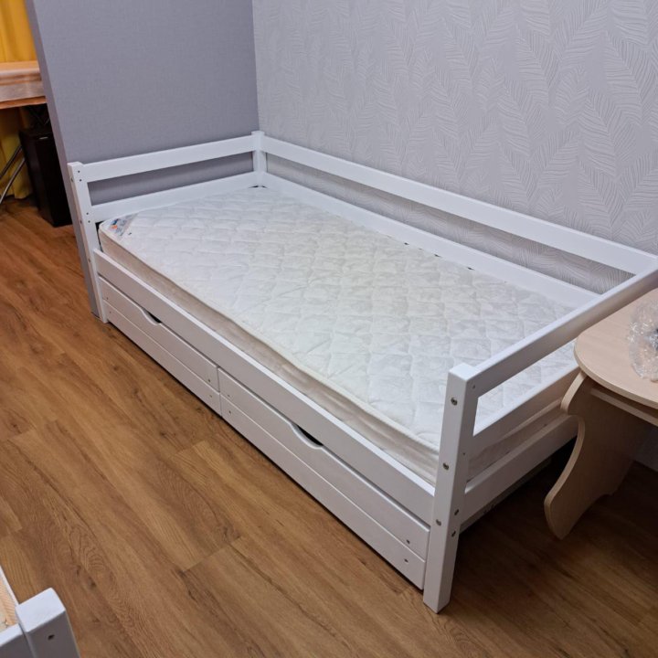 Кровать детская с бортиками