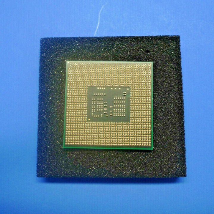 На ноут Intel Core i5 560M 4ядра Socket G1