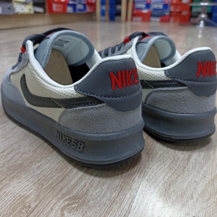 Кроссовки Nike