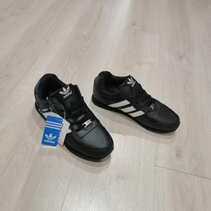 Новые кроссовки Adidas нат.кожа р.с 44 по 46