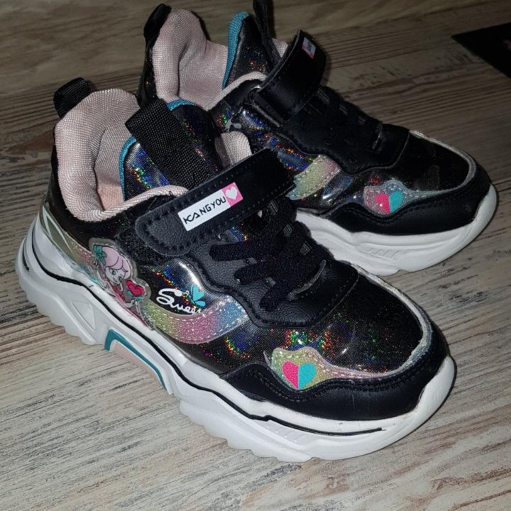 Кроссовки для девочки