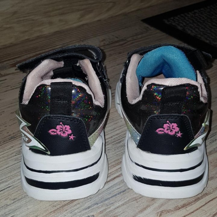 Кроссовки для девочки