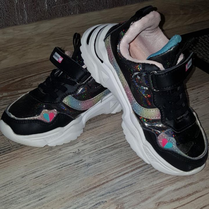 Кроссовки для девочки