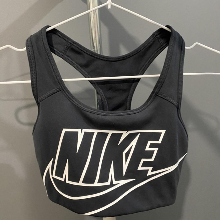 Топ Nike