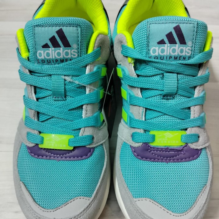 Новые женские кроссовки Adidas TORSION.