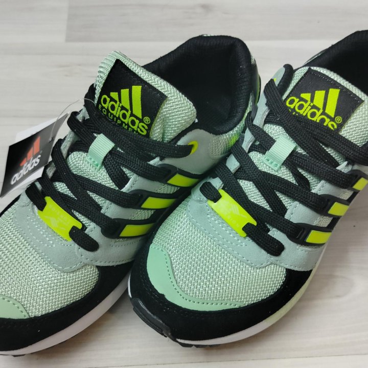 Новые женские кроссовки Adidas TORSION.